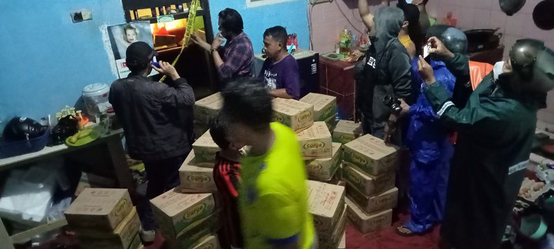Suasana di lokasi penemuan ratusan kardus minyak goreng.