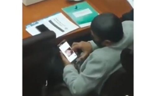 Anggota DPR yang tertangkap kamera nonton video hot saat rapat vaksinasi COVID-19