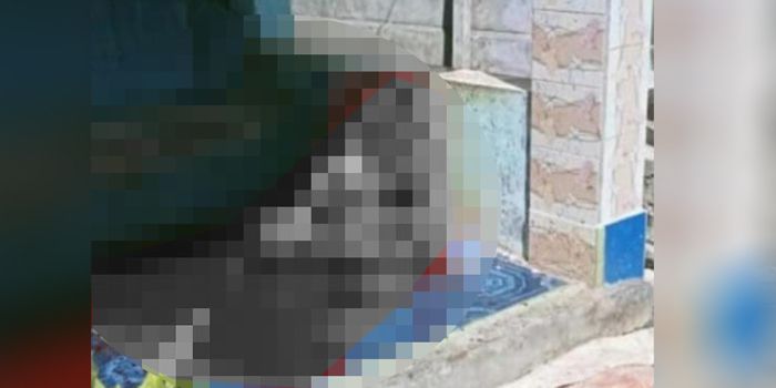 Seorang pria tewas dengan kepala terpenggal dan posisi duduk diteras rumah yang merupakan Warga Desa Tik Kuto Kecamatan Rimbo Pengadang Bengkulu. 