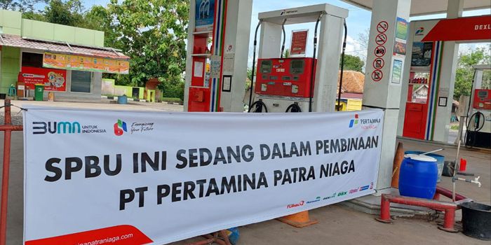 Akibat jual BBM ke wadah jerigen 6 SPBU disegel Pertamina di Kabupaten Oku, Semetera Selatan. 