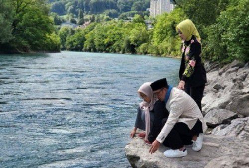 Ridwan Kamil bersama keluarga di Sungai Aare Swiss.