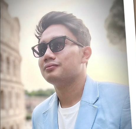 Emmeril Khan Mumtadz atau Eril. 