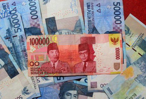 Uang rupiah.