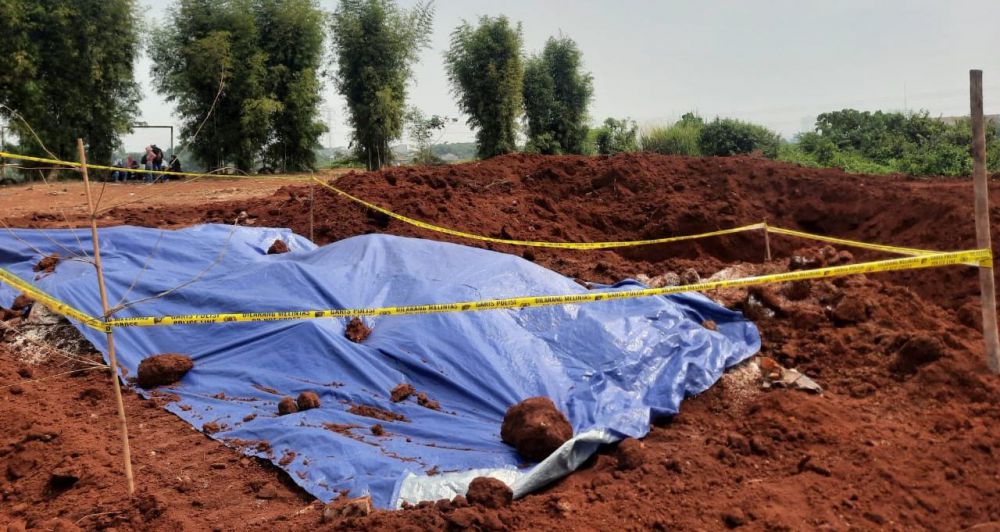 Lokasi penimbunan ratusan paket sembako bansos di Depok.