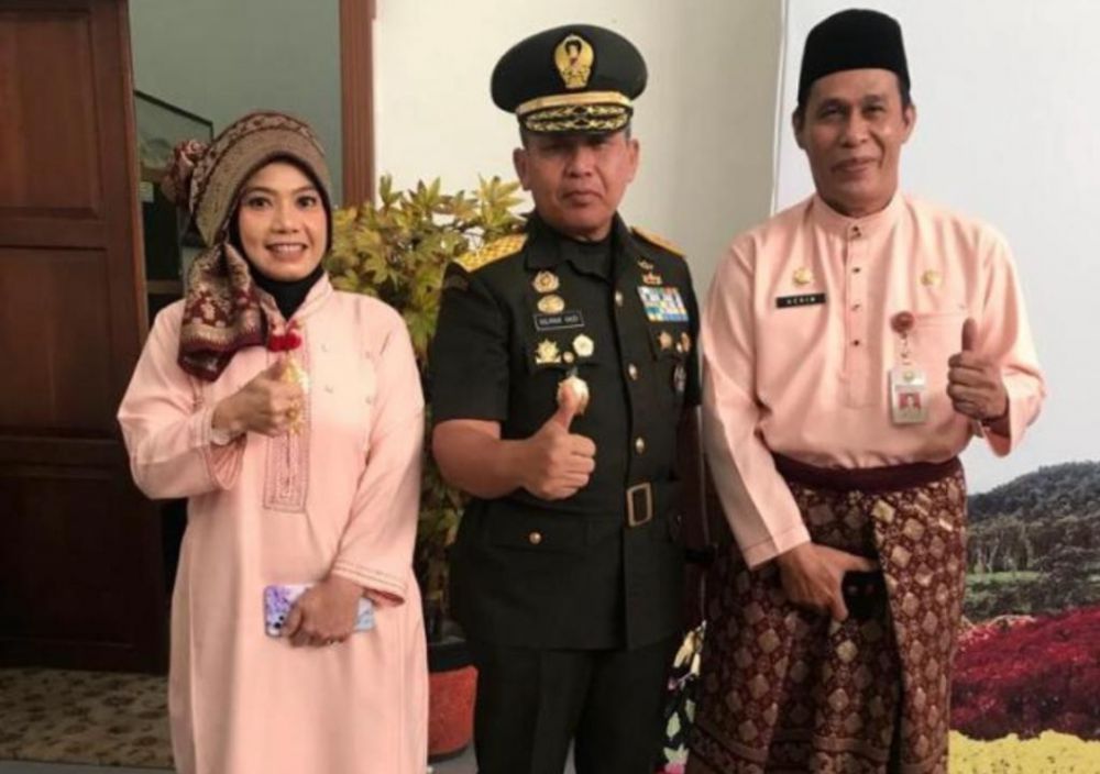 Kepala Balitbangda Provinsi Jambi Azrin bersama Mayjen TNI Hilman Hadi.