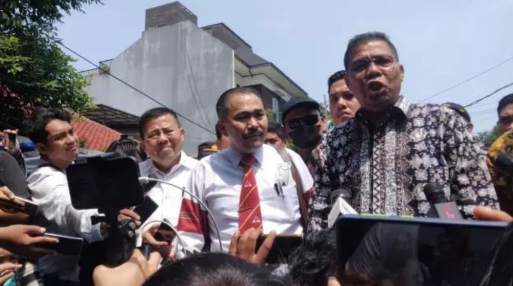 Kamaruddin Simanjuntak dan pengacara Brigadir Joshua yang lain diusir dari lokasi rekonstruksi Joshua (firdaus).