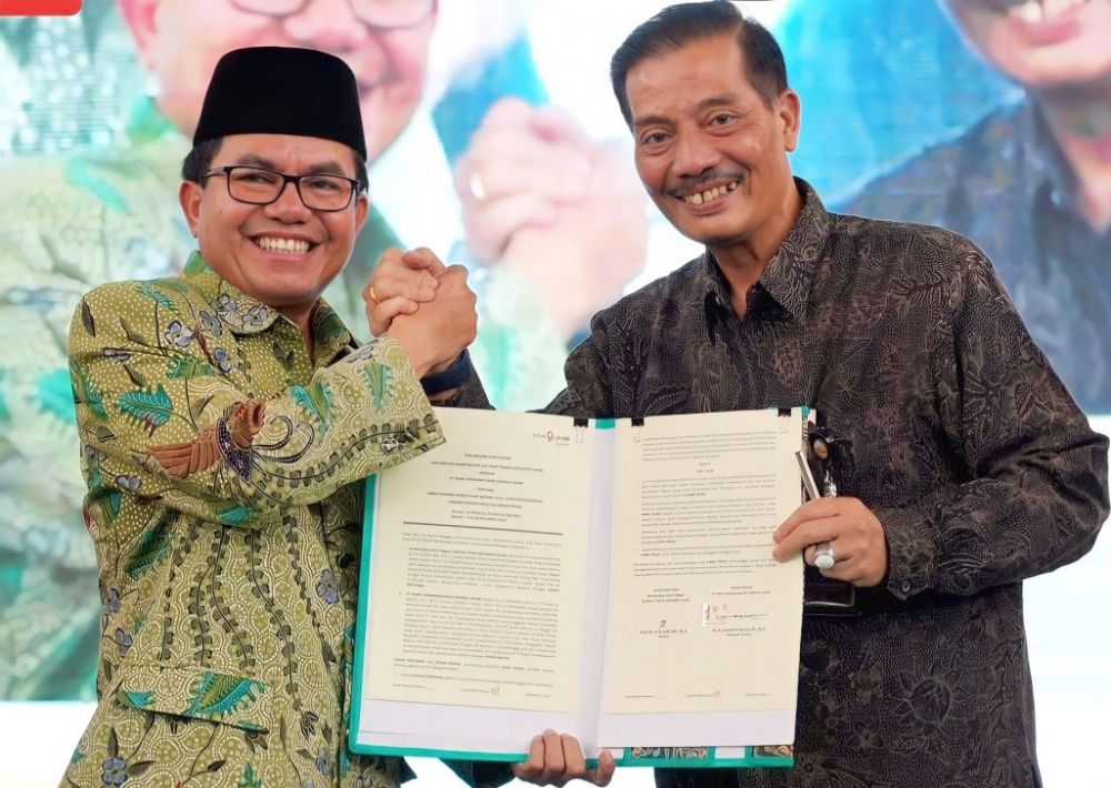 Bank Jambi melaksanakan Penandatanganan Perjanjian Kerjasama Hibah Bank 9 Jambi dan UIN STS Jambi yang dilakukan oleh Dirut Bank Jambi, Dr. H. Yunsak El Halcon, S.H.,M.Si dan Rektor UIN STS Jambi, Su’aidi Asy’ari. Kamis (12/9)