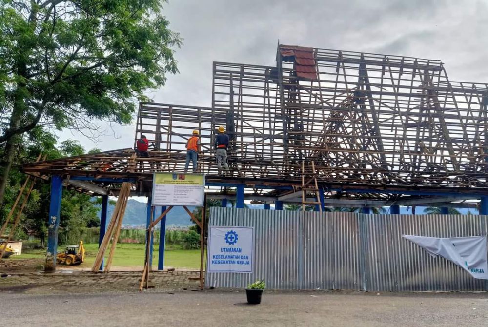 Renovasi arena tribun MTQ provinsi Jambi di Sungai Penuh.