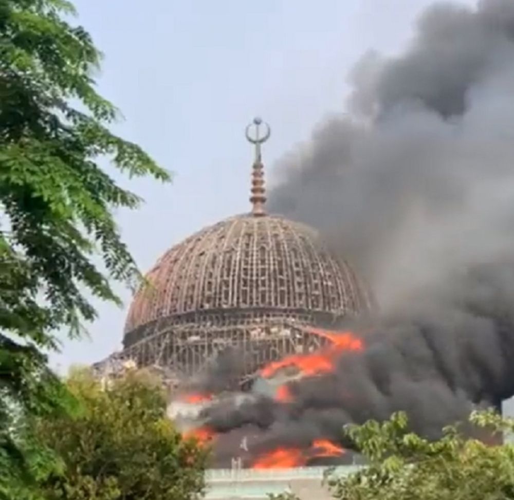 Masjid Jakarta Islamic Center terbakar pada Rabu, 19 Oktober 2022.