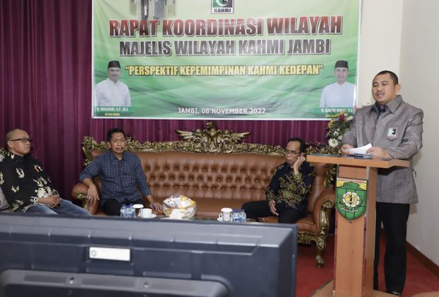 RAKORWIL KAHMI: Ketua MW KAHMI Jambi yang juga bupati Bungo H. Mashuri menyampaikan sambutan dalam acara Rakorwil yang digelar melalui zoom meeting