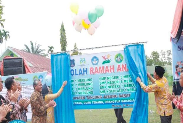 DEKLARASI: Wakil Bupati Tanjung Jabung Barat H Hairan, SH, saat melakukan deklarasi