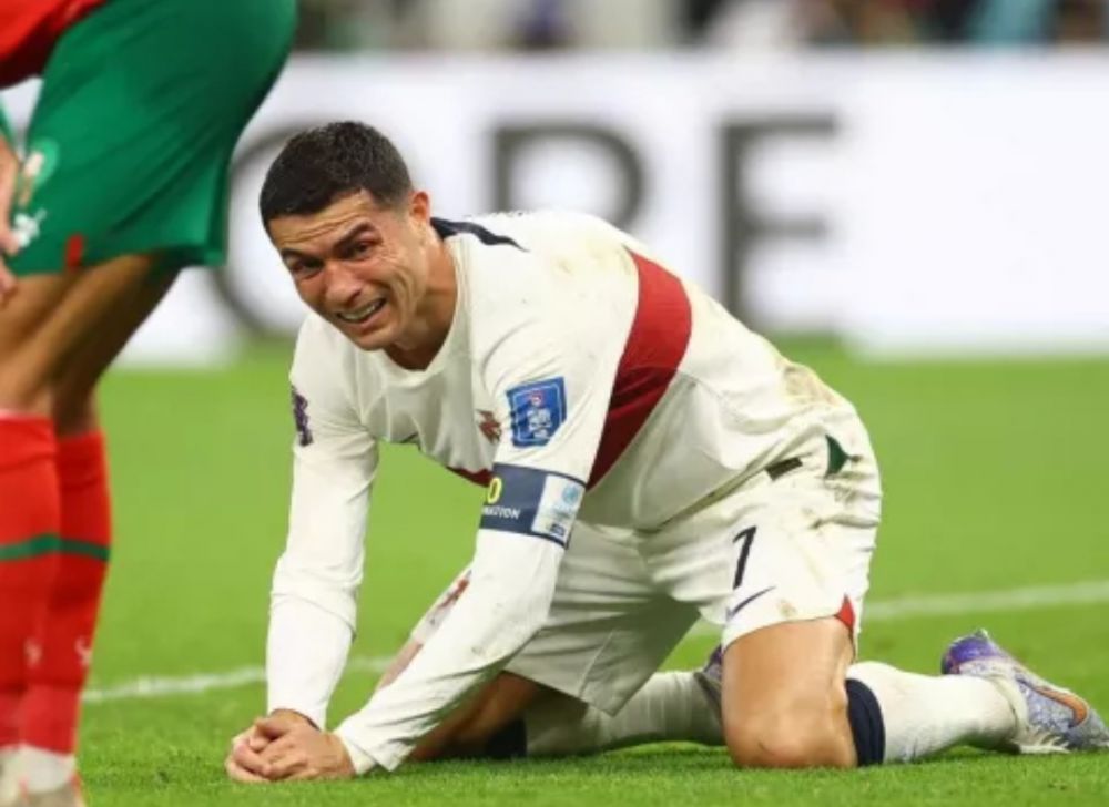 Kapten Timnas Portugal Cristiano Ronaldo menangis setelah dipaksa menelan pil pahit dari wakil Afrika, Maroko. 