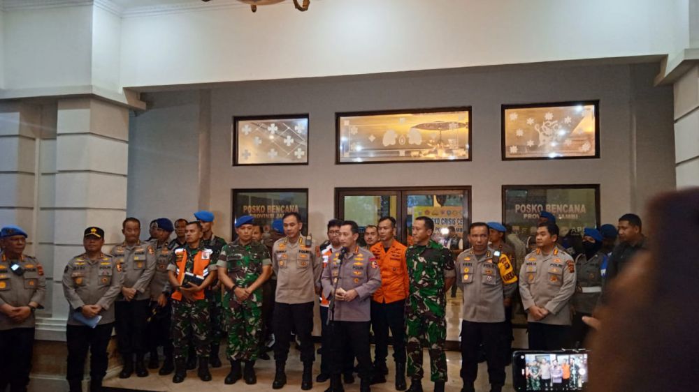 Kapolri Sambut Langsung Kedatangan Kapolda Jambi usai Dievakuasi.