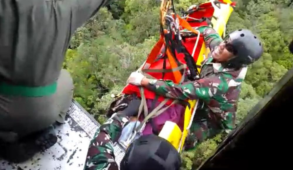 Kenapa Stretcher Kapolda Harus Dipegangi?