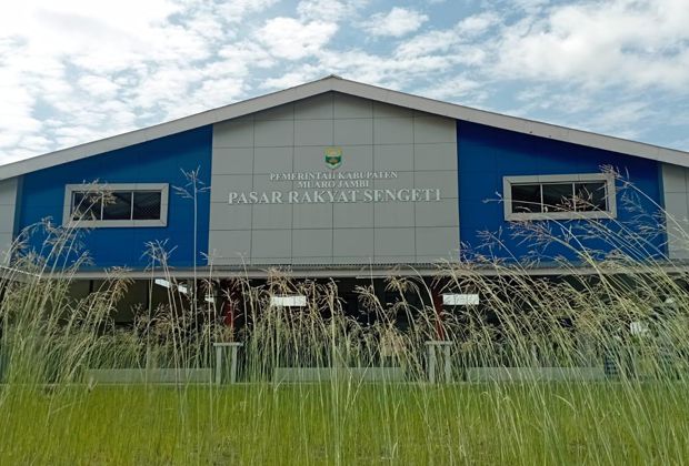 BELUM DITEMPATI:  Dua tahun setelah diresmikan, namun Pasar Rakyat Sengeti hingga kini tak kunjung difungsikan.