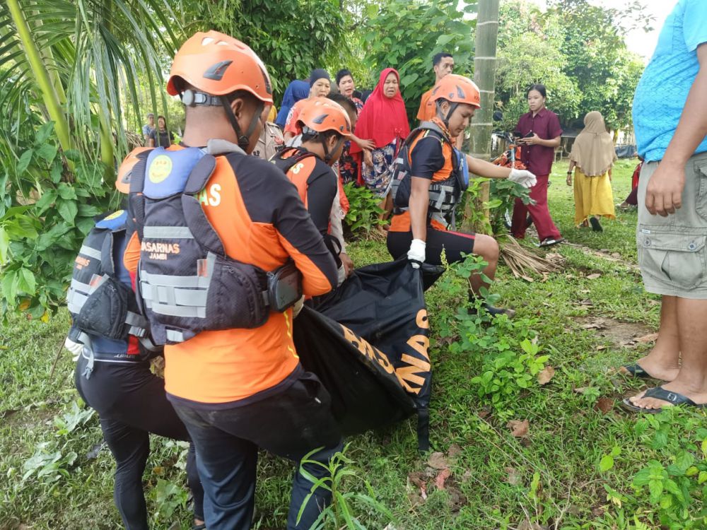 Jasad Saidina ditemukan mengapung setelah tiga hari tenggelam di sungai Batang Tebo.