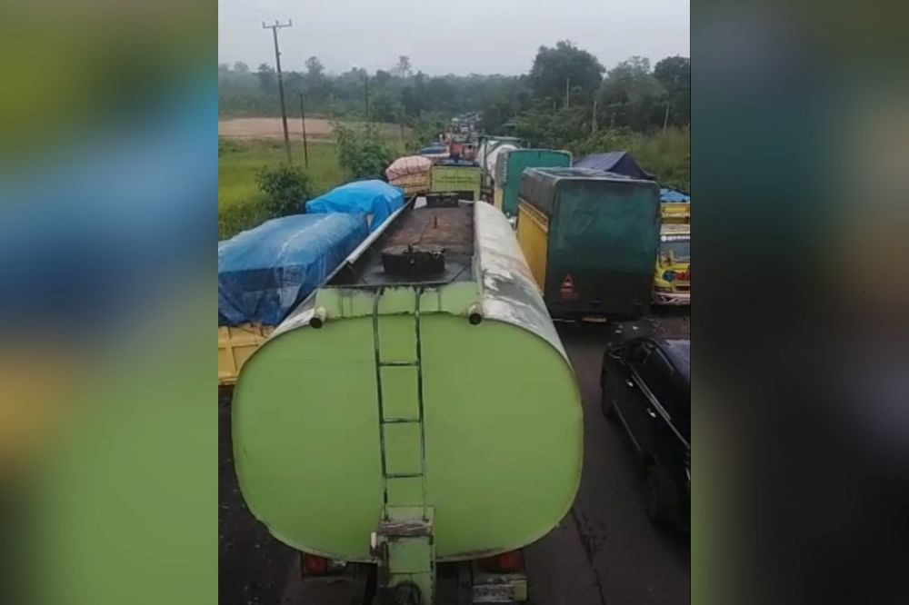 Macet 22 Jam di Jalur Sarolangun-Tembesi.