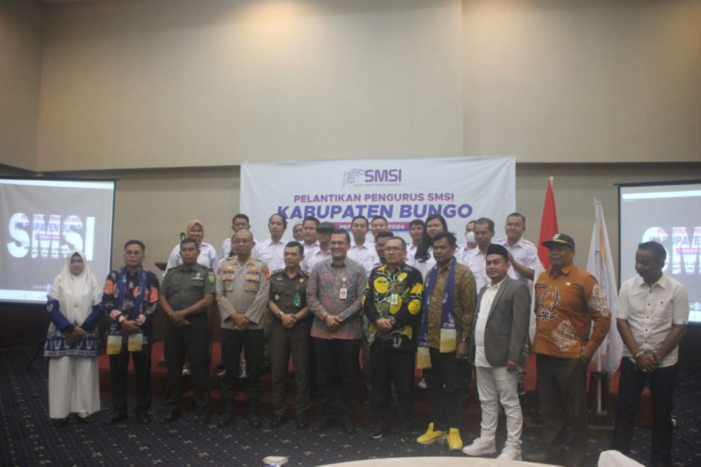 Mukhtadi Putra Nusa Lantik Pengurus SMSI Bungo Periode 2022-2024