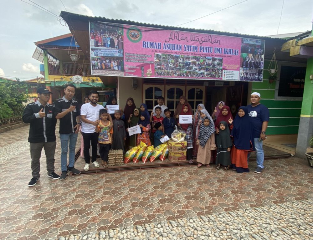 Amsindo Jambi Salurkan Sembako Ke Panti Asuhan.