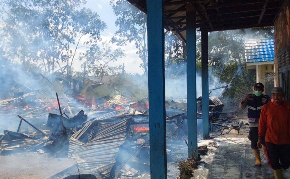 Diduga Korsleting Listrik, 4 Bangunan SDN 105 di Berbak Dilalap Si Jago Merah