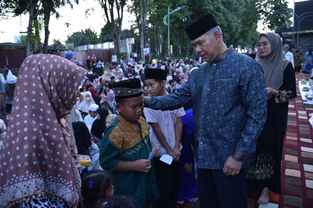 Akhiri Ramadan, Fasha Buka Bersama Serta Santuni 1000 Anak Yatim dan Dhuafa