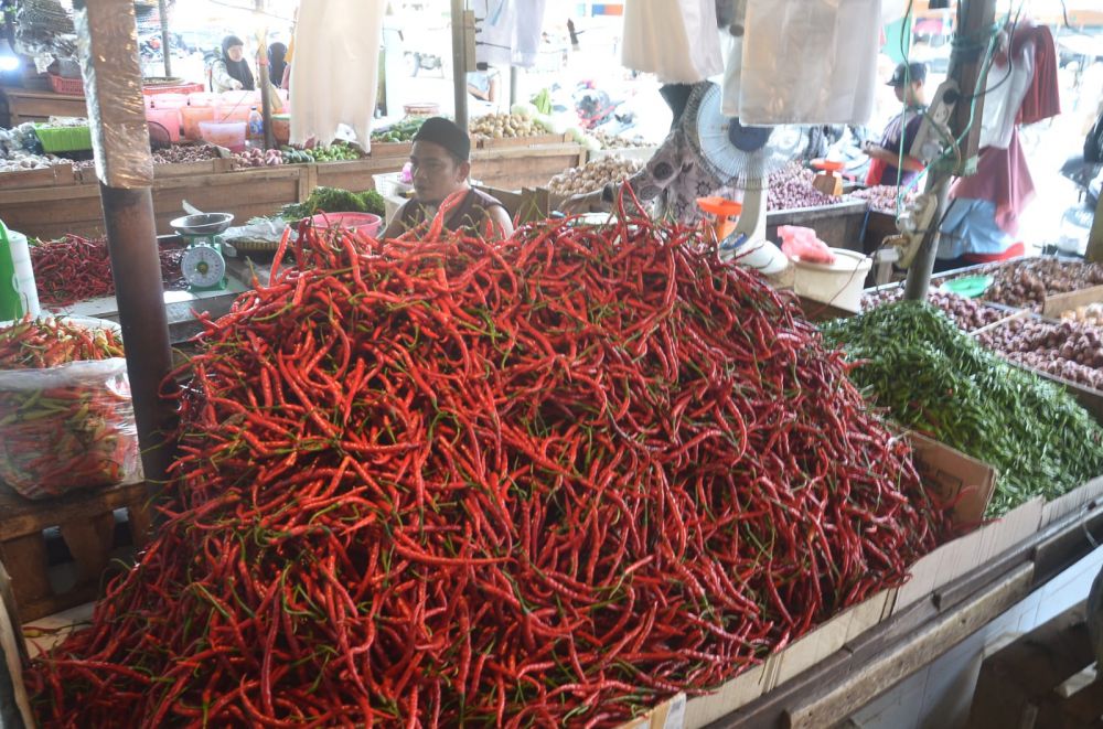 Harga Cabai Anjlok, Bawang Merah Melambung