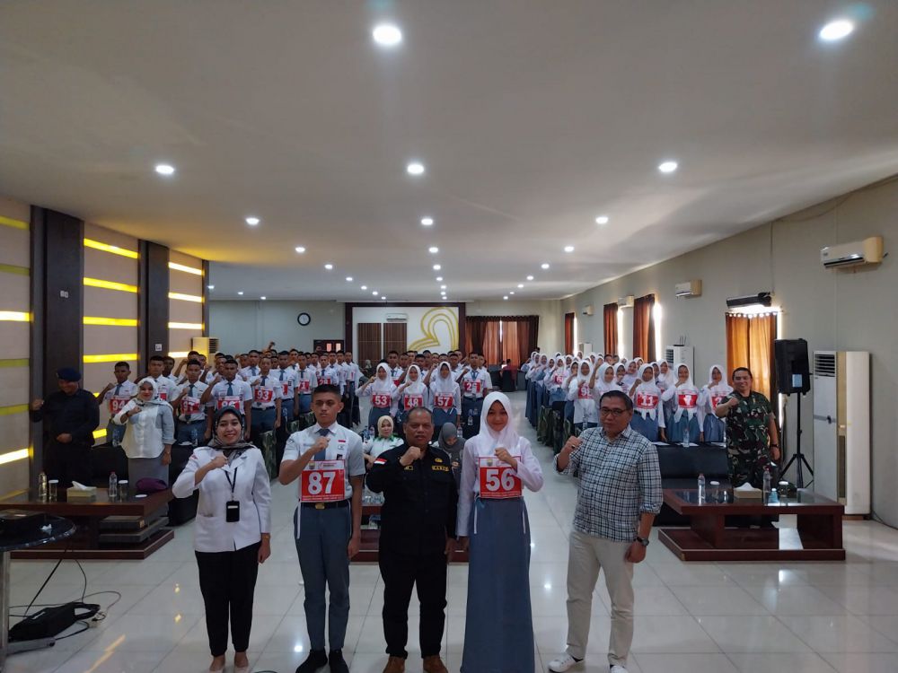 Kepala Bakesbangpol Provinsi Jambi Drs. H.apani Saharudin (tengah) sesuai membuka Seleksi Calon Paskibraka Tingkat Provinsi Jambi