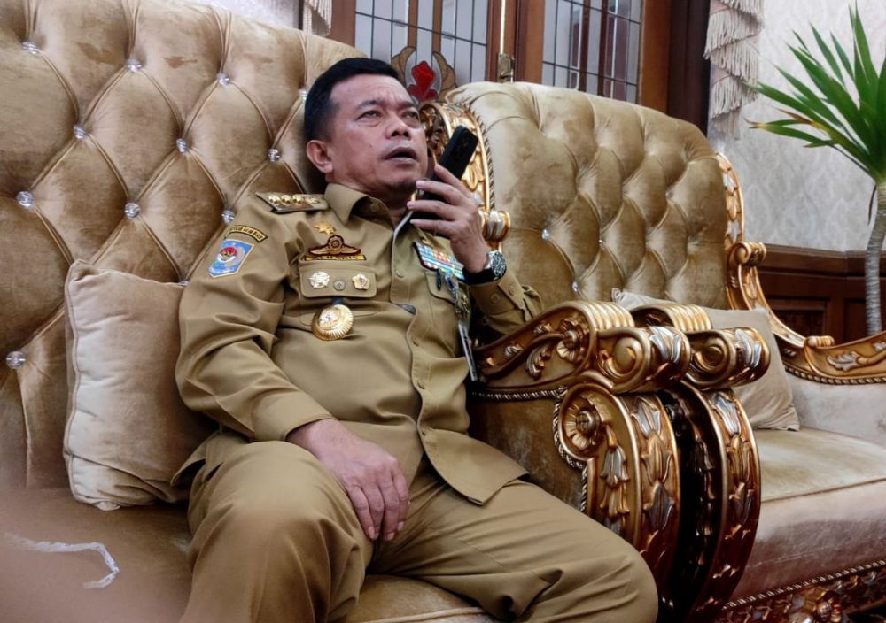 Gubernur Jambi saat mengubungi KBRI di Malaysia

