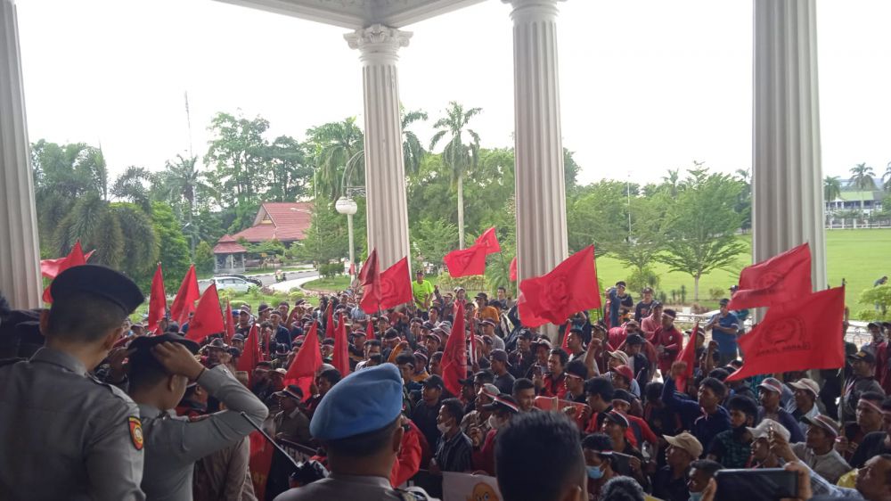 Ratusan Petani Unjuk Rasa di Kantor Gubernur dan DPRD Jambi, Bawa 4 Tuntutan Ini