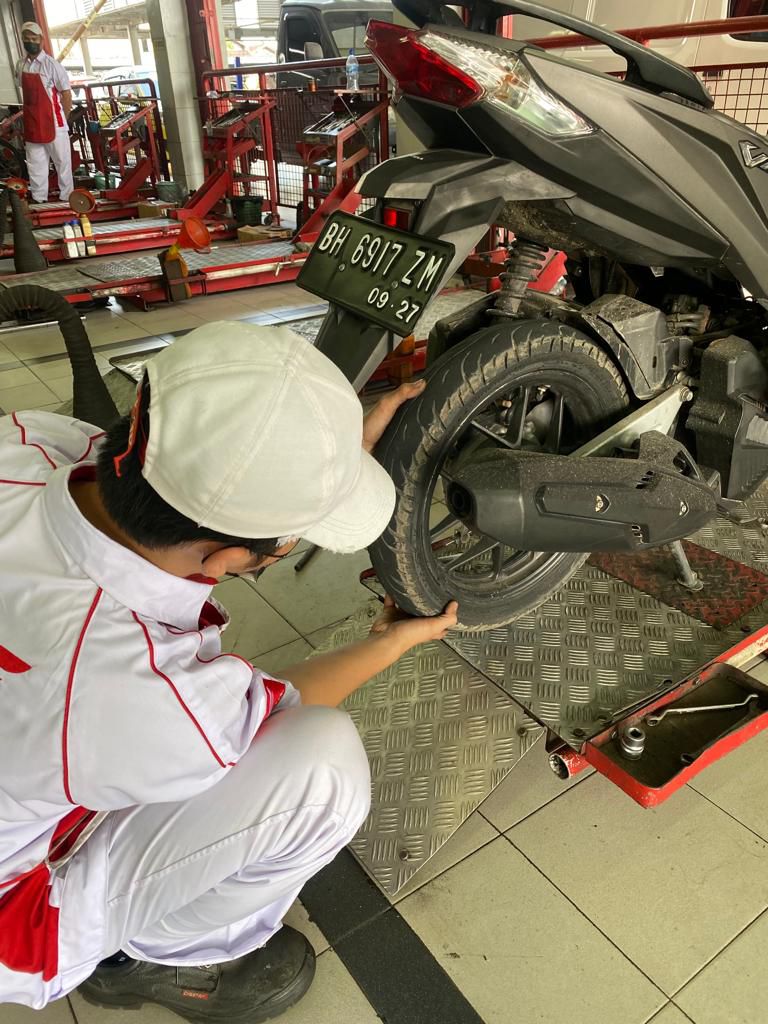 Tips Cara Merawat Ban Sepeda Motor Agar Semakin Awet dan Tidak Muda Retak
