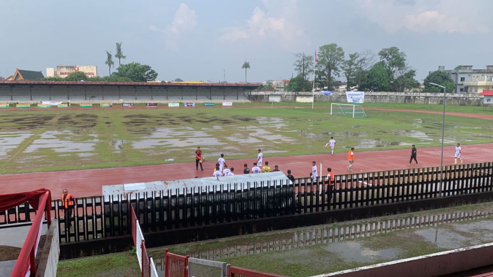 Lapangan KONI Terendam, Pertandingan Semi Final Cabor Sepakbola Tanjabbar Vs Kerinci Belum Dimulai