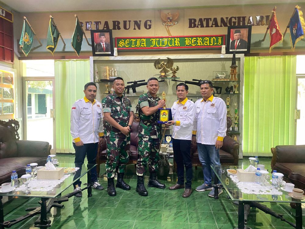 Jalin Silaturahmi dan Perkuat Sinergisitas, Ketua PWI Kota Jambi dan Pengurus Sambangi Mayonif Raider 142 KJ
