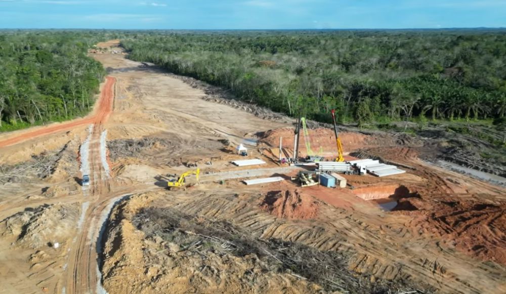 Proses penancapan spun pile di lokasi Interchange Mestong Tol Jambi-Betung seksi Mestong-Bayung Lencir.