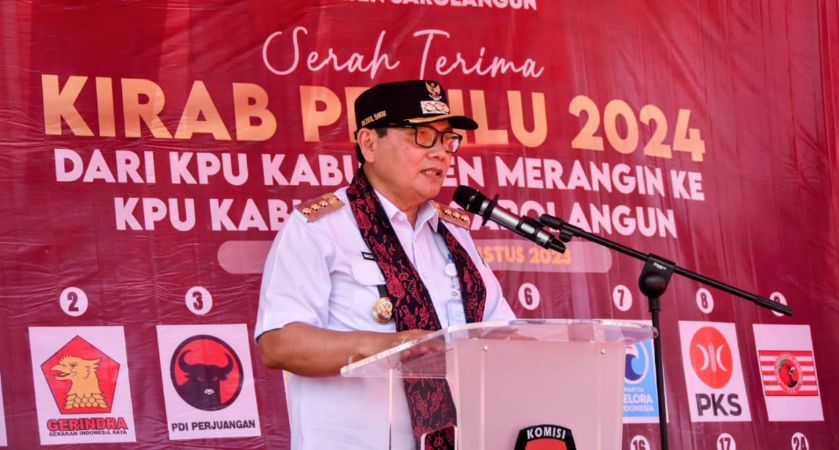 PJ Bupati Bachril Bakri saat menandatangani deklarasi pemilu 2024