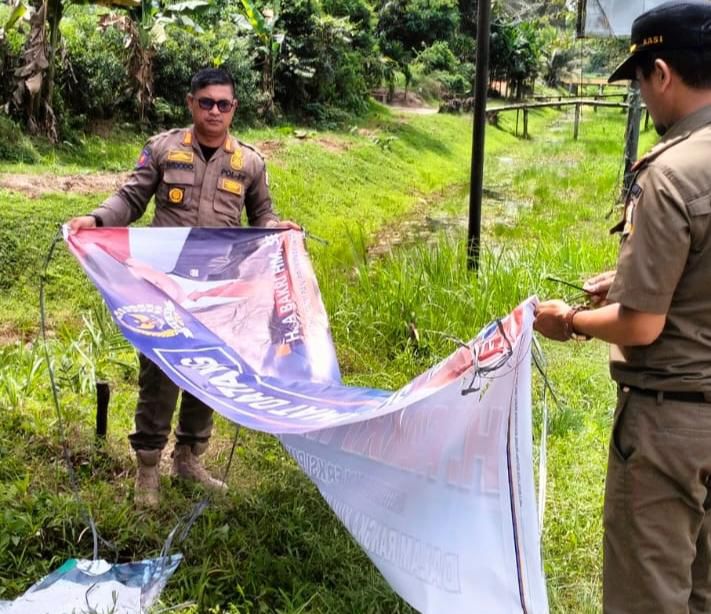 Satpol Pp Di Tanjabtim Tertibkan Spanduk Dan Alat Peraga Kampanye 