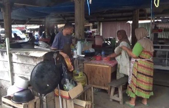 Pedagang di Pasar Tradisional Sengeti Muaro Jambi, sejak dua bulan terakhir ini, kesulitan mendapatkan gas melon. 