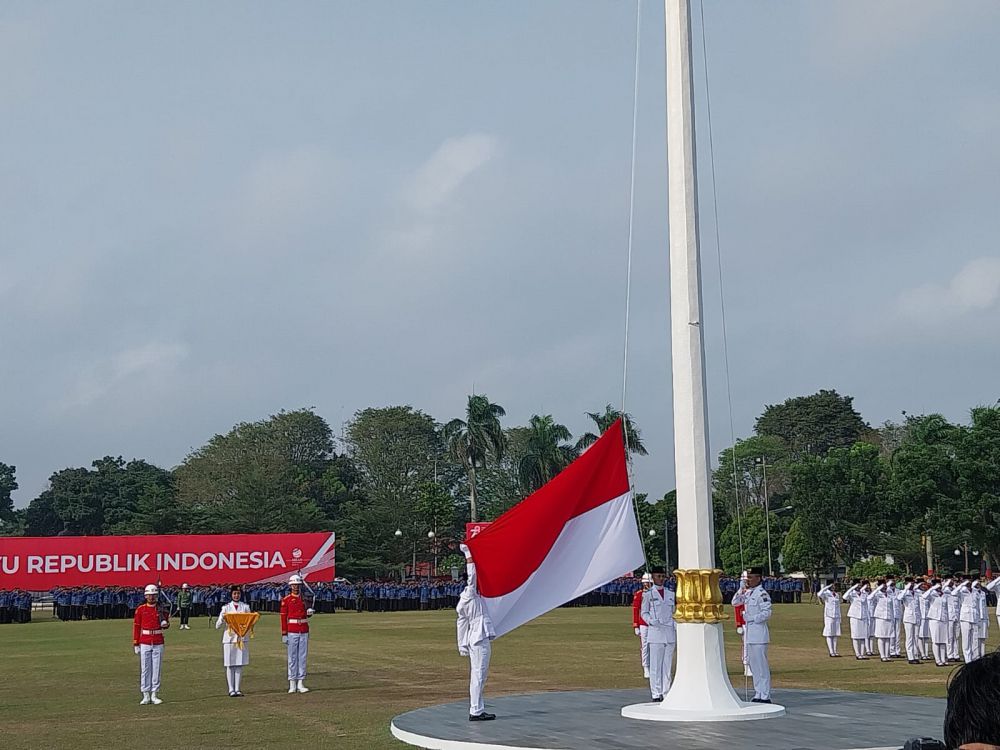 Pengibaran Sang Merah Putih di Lapangan Kantor Gubernur Jambi Lancar