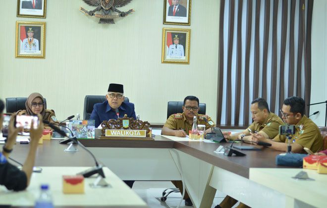JUMPA PERS: Walikota Jambi Sy Fasha menggelar jumpa pers terkait perekrutan PPPK di lingkup Pemkot Jambi, kemarin (28/8)