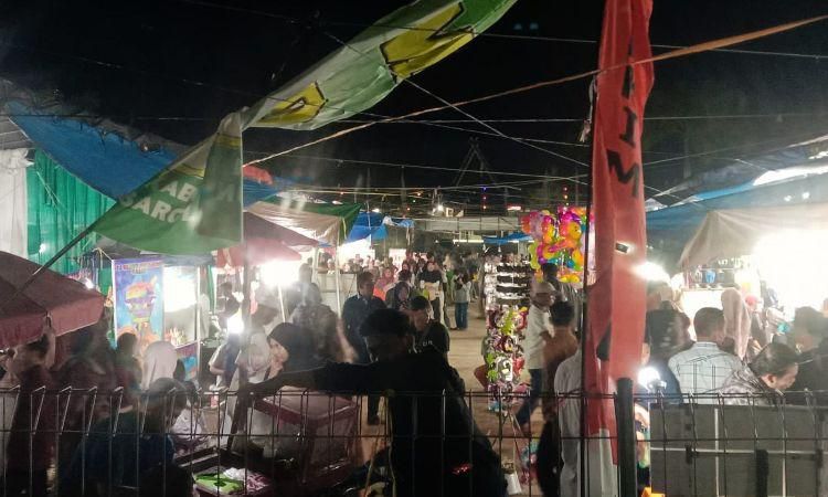 Tampak masyarakat berkunjung ke pameran dan bazar MTQ Provinsi Jambi Ke-52 Tahun 2023 di Arena Utama MTQ 