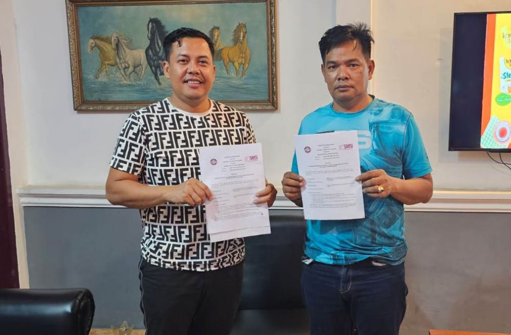  Ketua ATJ Jambi Karyadi dan Ketua SMSI Provinsi Jambi Mukhtadi Putra Nusa usai penandatanganan MoU.