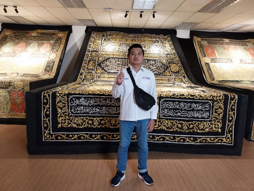 Penulis melihat koleksi peninggalan peradaban Islam di Galeri yang berlokasi di Provinsi Johor, Malaysia. 
