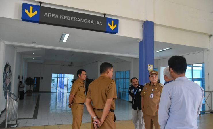 Pj Bupati Sarolangun, Bachril Bakri saat Sidak ke terminal Tipe A Sribulan.