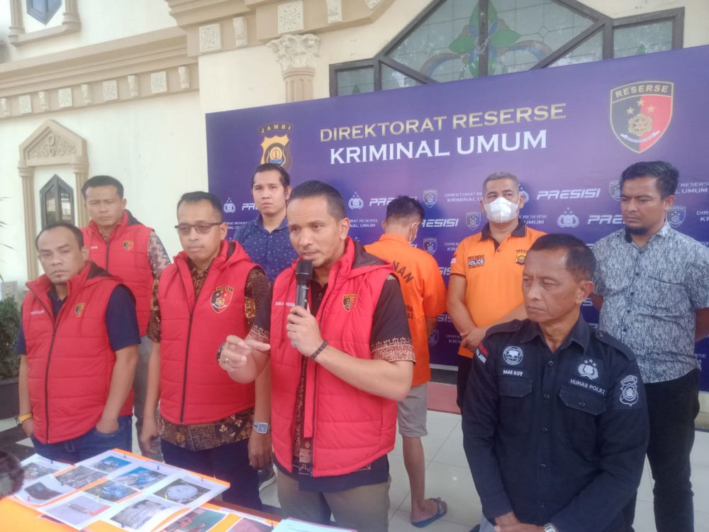 Polda Jambi Ungkap sindikat Pencurian Minyak Kondesat Milik PT Pertamina dengan Kerugian Rp 7 Miliar.