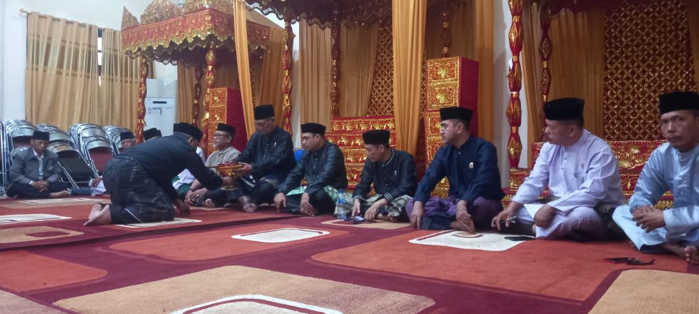 Pria Joged Berkutang di WTC Dikenakan Denda Cuci Kampung