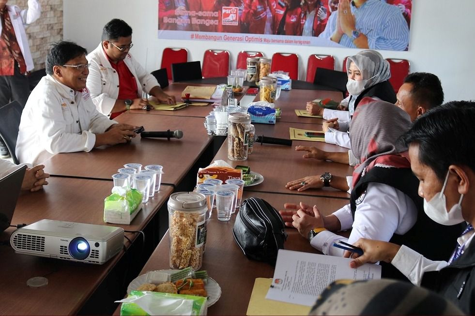 Pengurus DPW PSI Provinsi Jambi mengikuti verifikasi partai politik bersama Komisi Pemilihan Umum (KPU) Provinsi Jambi.