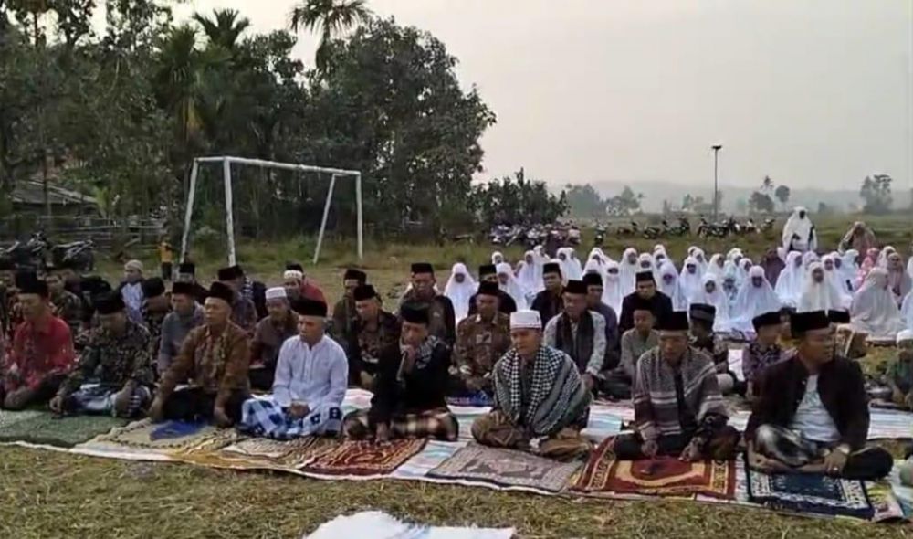 Ratusan Warga Salat Istisqa, Minta Turun Hujan