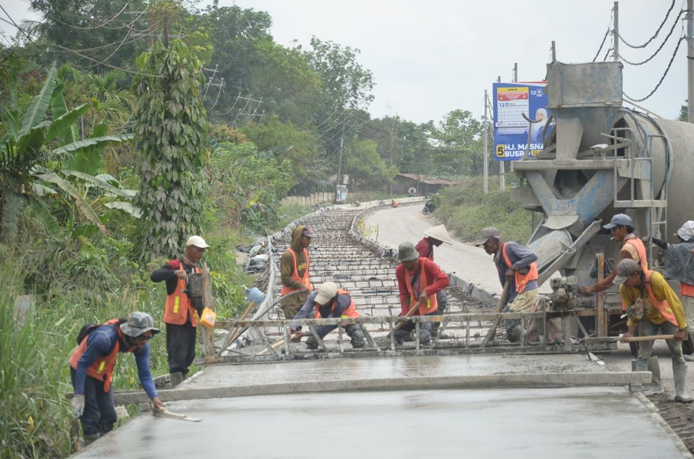 Pekerjaan Pembangunan progam Inpres ruas jalan Ahok dan Kebun 9 kecamatan Sungai Gelam Muaro Jambi