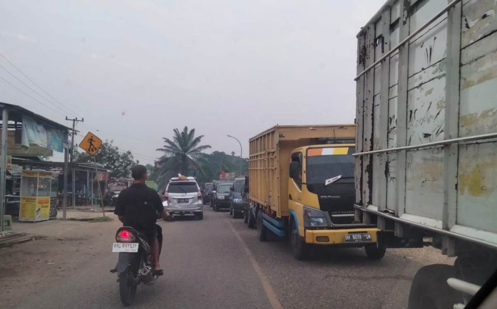 Pengendara sudah bisa melintas di Mandiangin Selasa pagi (31/10).