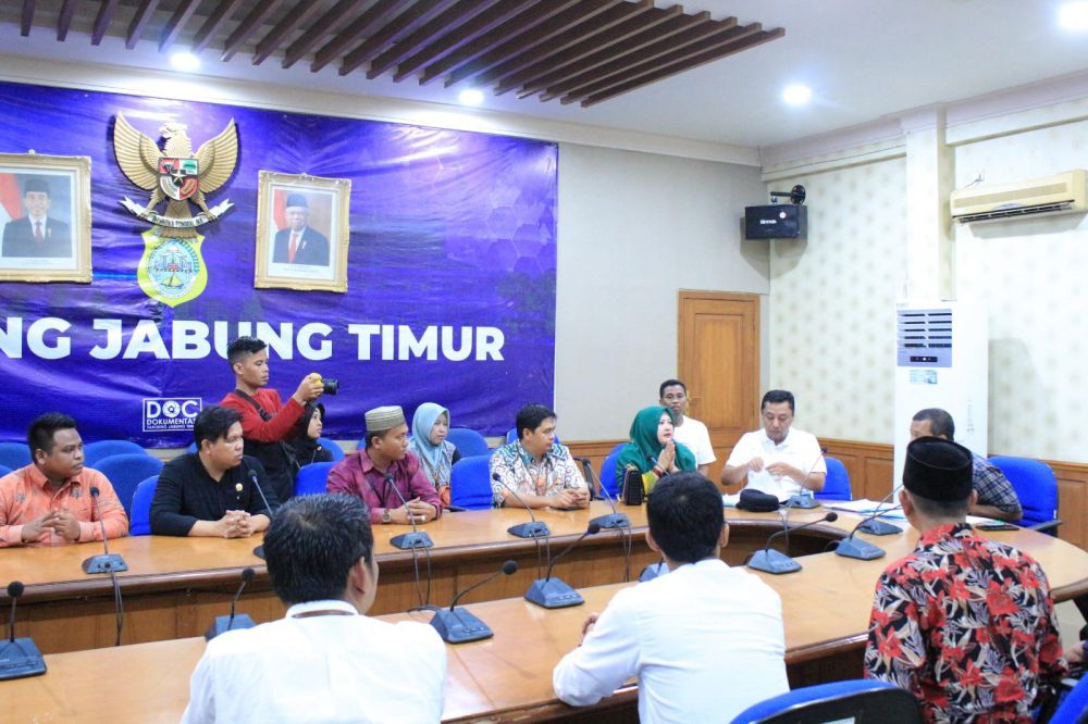 Suasana pertemuan Komisioner KPU Tanjabtim dengan Bupati Tanjabtim di ruang utama Bupati Tanjabtim.