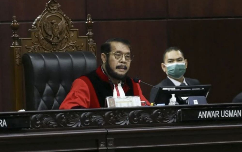 Ketua Majelis Hakim MK Anwar Usman saat memimpin jalannya sidang putusan 